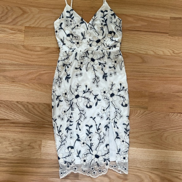 White and Blue Floral Embroidered Bodycon Knee-Length/Midi Dress - Picture 3 of 8